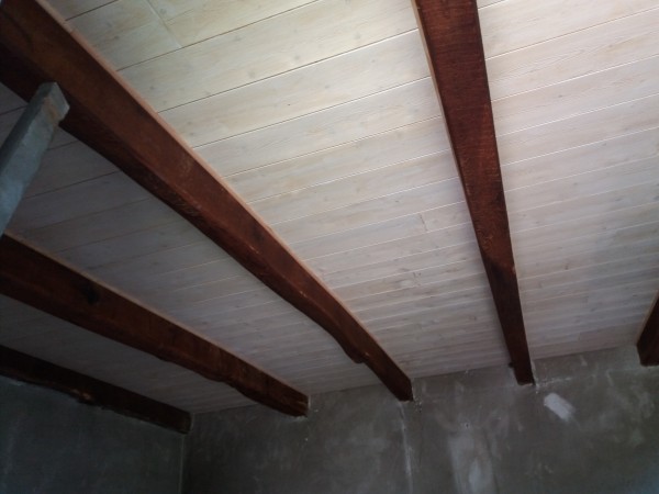 plafond lambris cérusé blanc